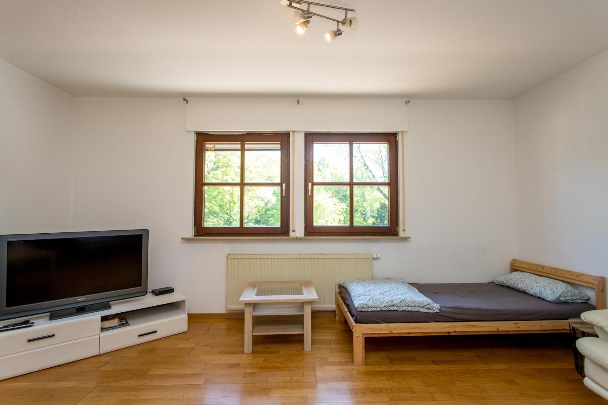 Ferienwohnung Mit 123Qm Fuer 8 Personen Mit Sehr Grossem Garten, Einfache Innen-Ausstattung Leipzig Exterior photo